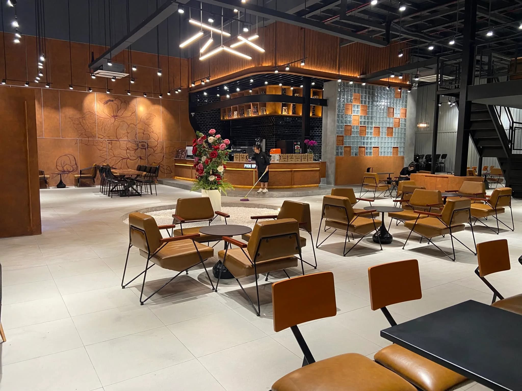 Chago Coffee — sắc gỉ trong không gian cà phê — gỉ sét, hình ảnh thực tế 4