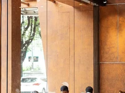 Chago Coffee — sắc gỉ trong không gian cà phê — gỉ sét, hình ảnh thực tế 15
