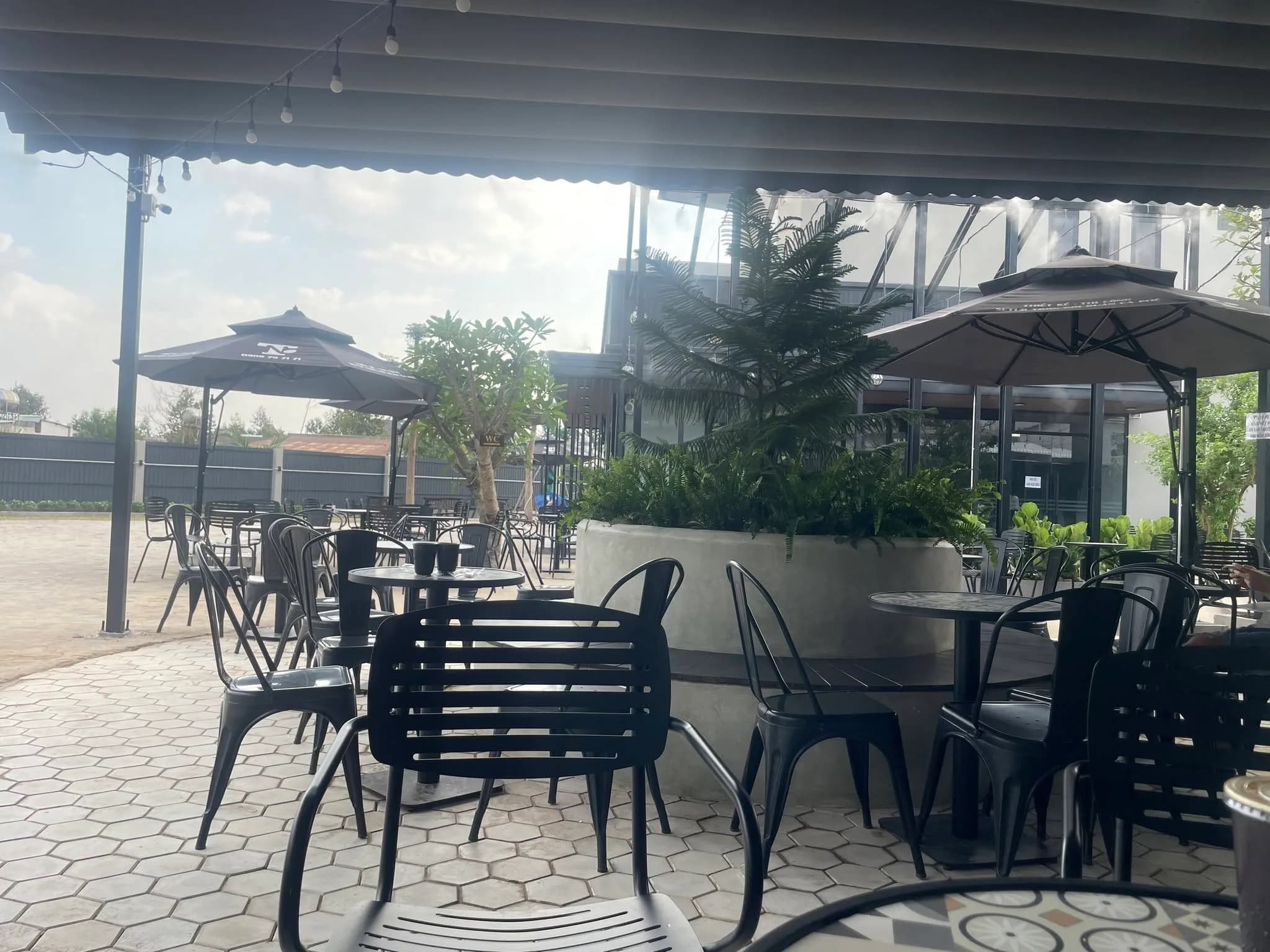 Let Coffee — chuỗi không gian bê tông — bê tông, hình ảnh thực tế 10