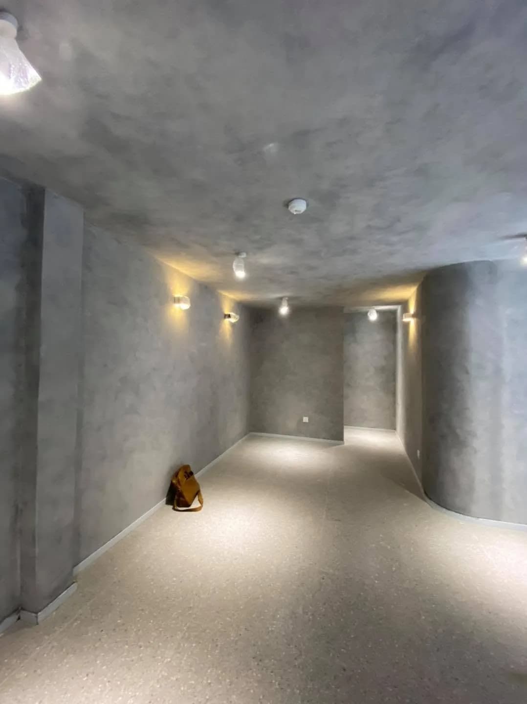 M Village — chất liệu bê tông trong hospitality — hình ảnh 1