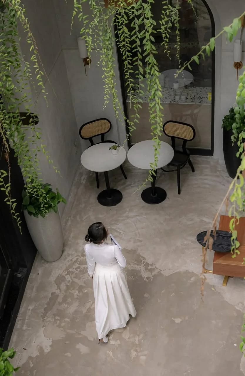 R Coffee — bê tông, hình ảnh thực tế 12