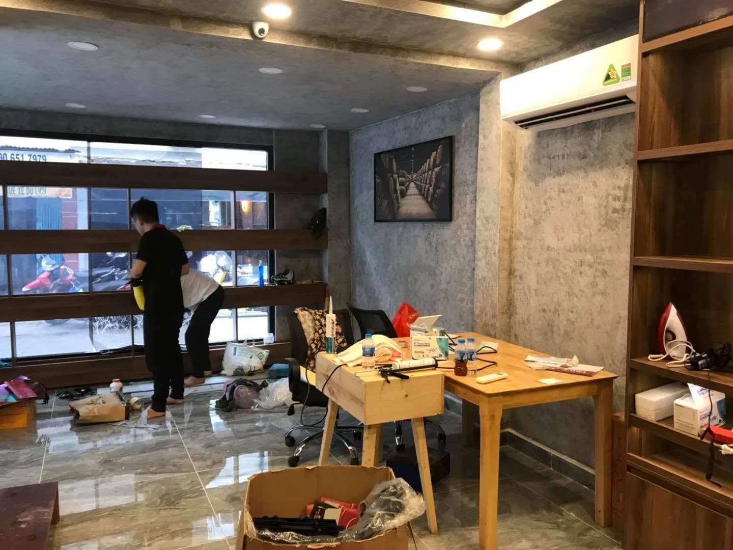 Showroom Whisky — bê tông, hình ảnh thực tế 5