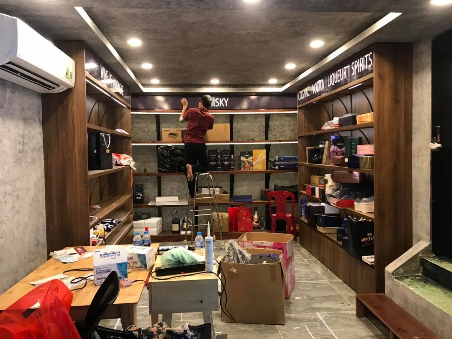 Showroom Whisky — bê tông, hình ảnh thực tế 9