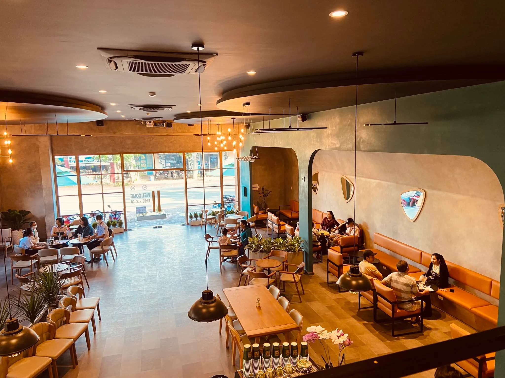 Lumos Coffee — sắc bê tông hiện đại — bê tông, hình ảnh thực tế 2