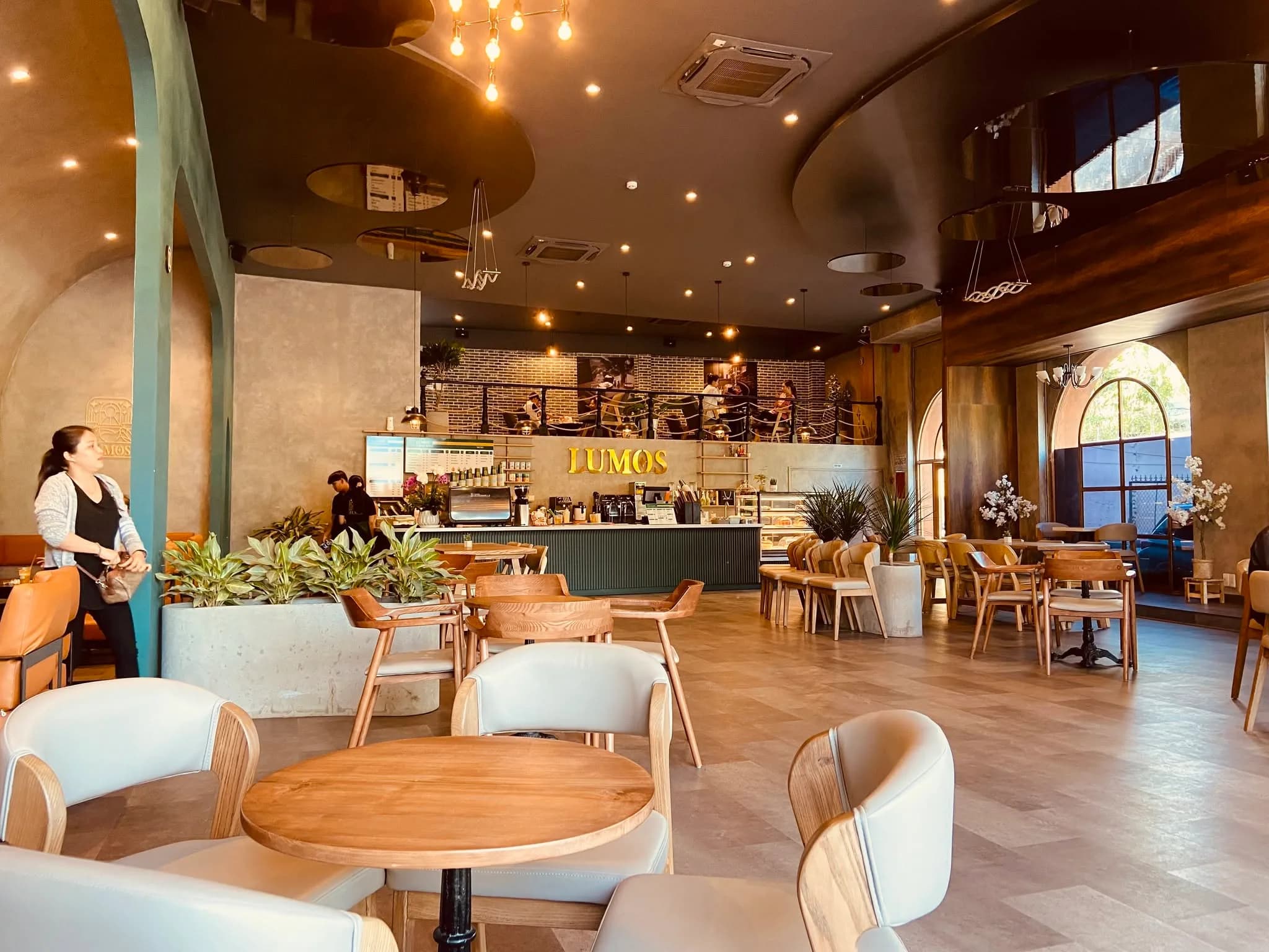 Lumos Coffee — sắc bê tông hiện đại — bê tông, hình ảnh thực tế 3