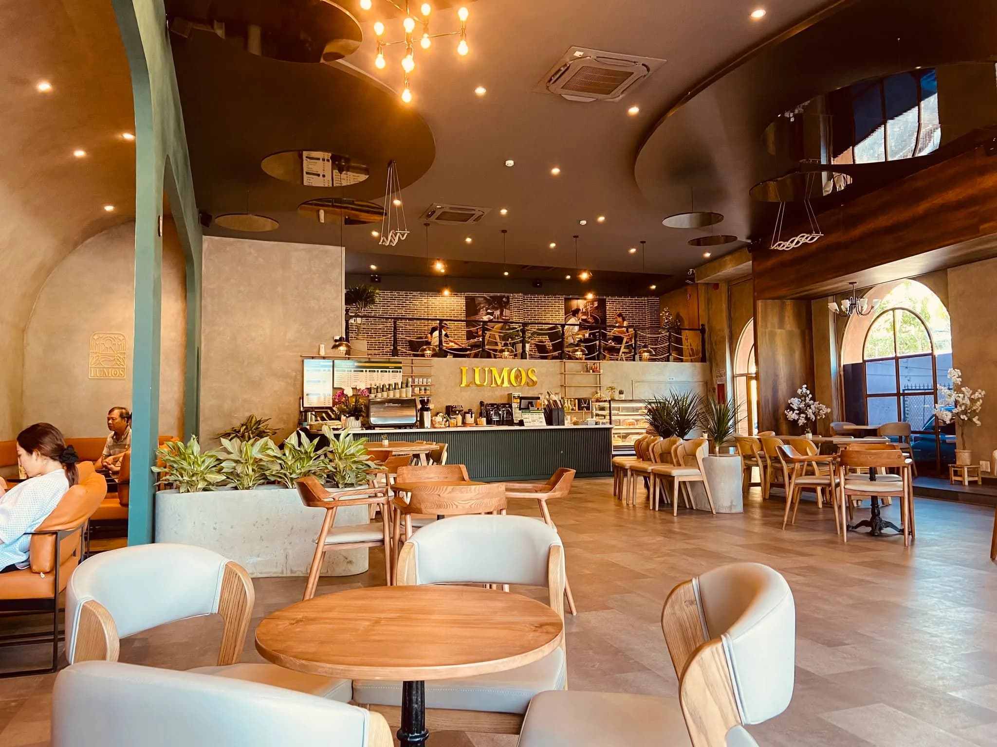 Lumos Coffee — sắc bê tông hiện đại — bê tông, hình ảnh thực tế 5
