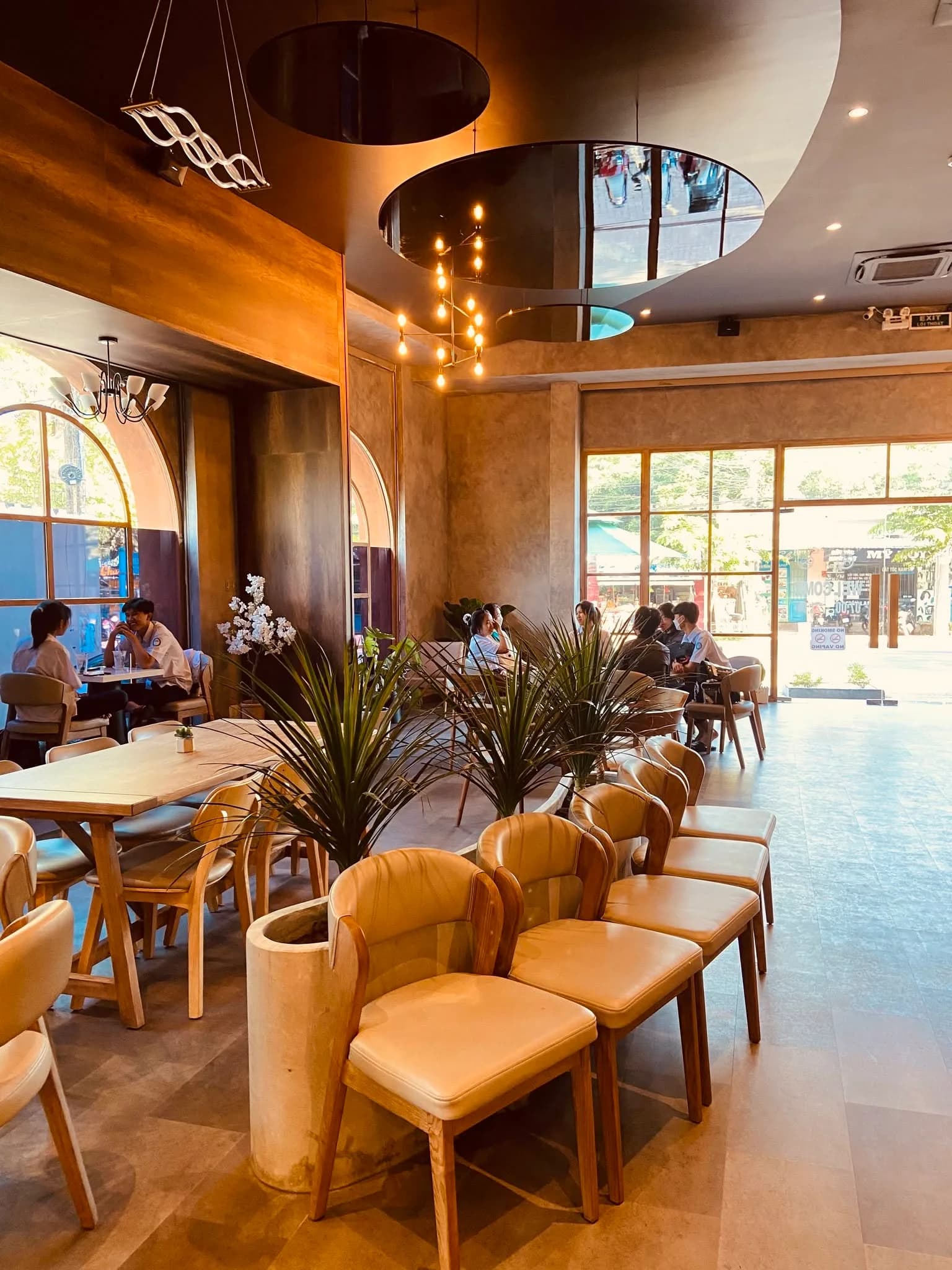Lumos Coffee — sắc bê tông hiện đại — bê tông, hình ảnh thực tế 6