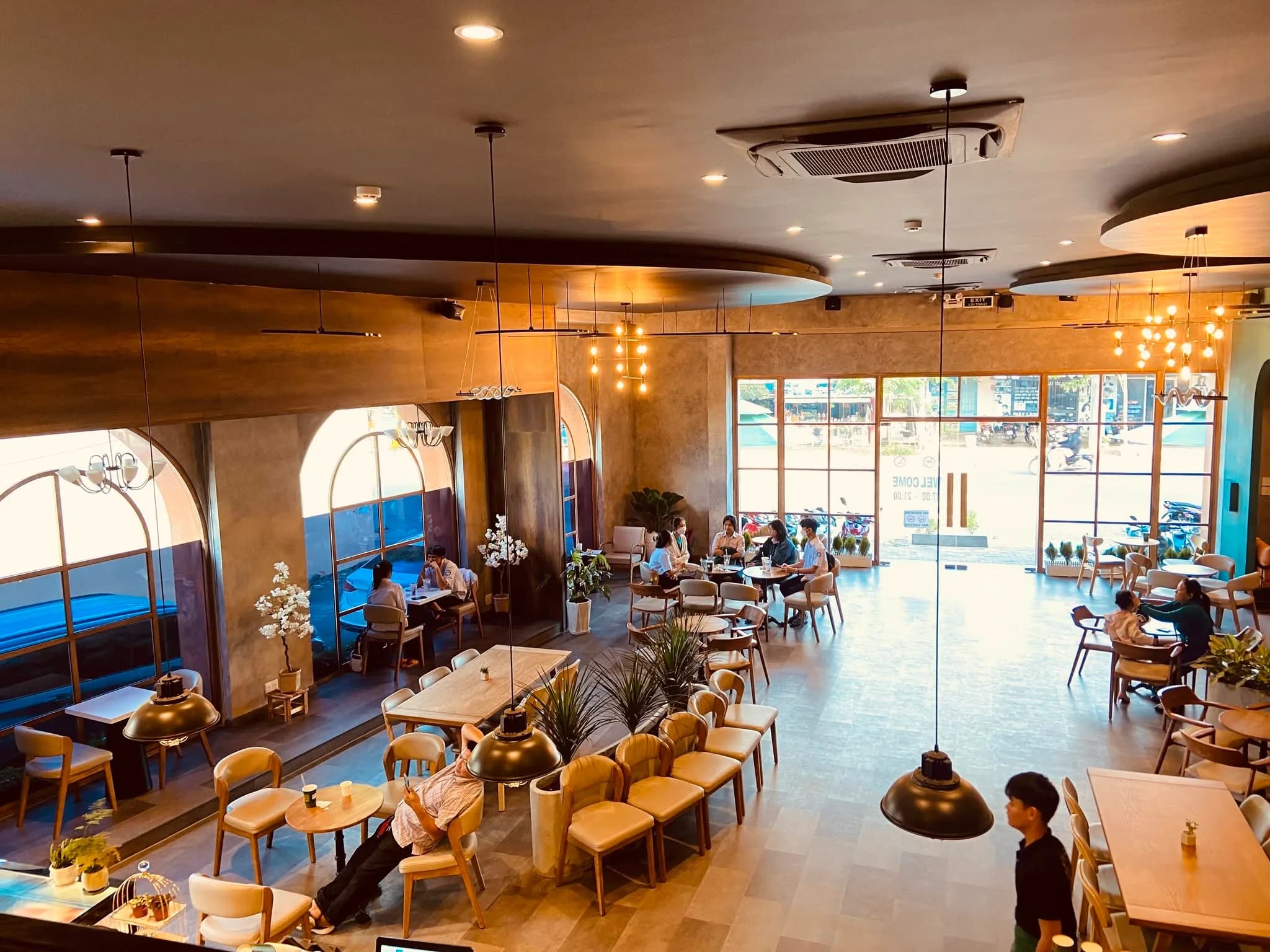Lumos Coffee — sắc bê tông hiện đại — bê tông, hình ảnh thực tế 7