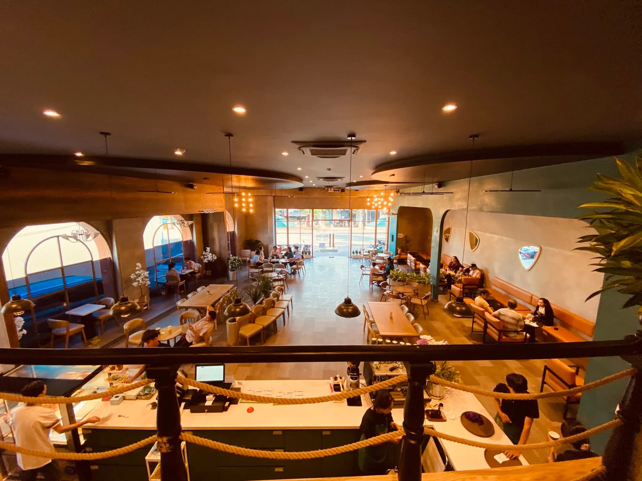 Lumos Coffee — sắc bê tông hiện đại — bê tông, hình ảnh thực tế 8