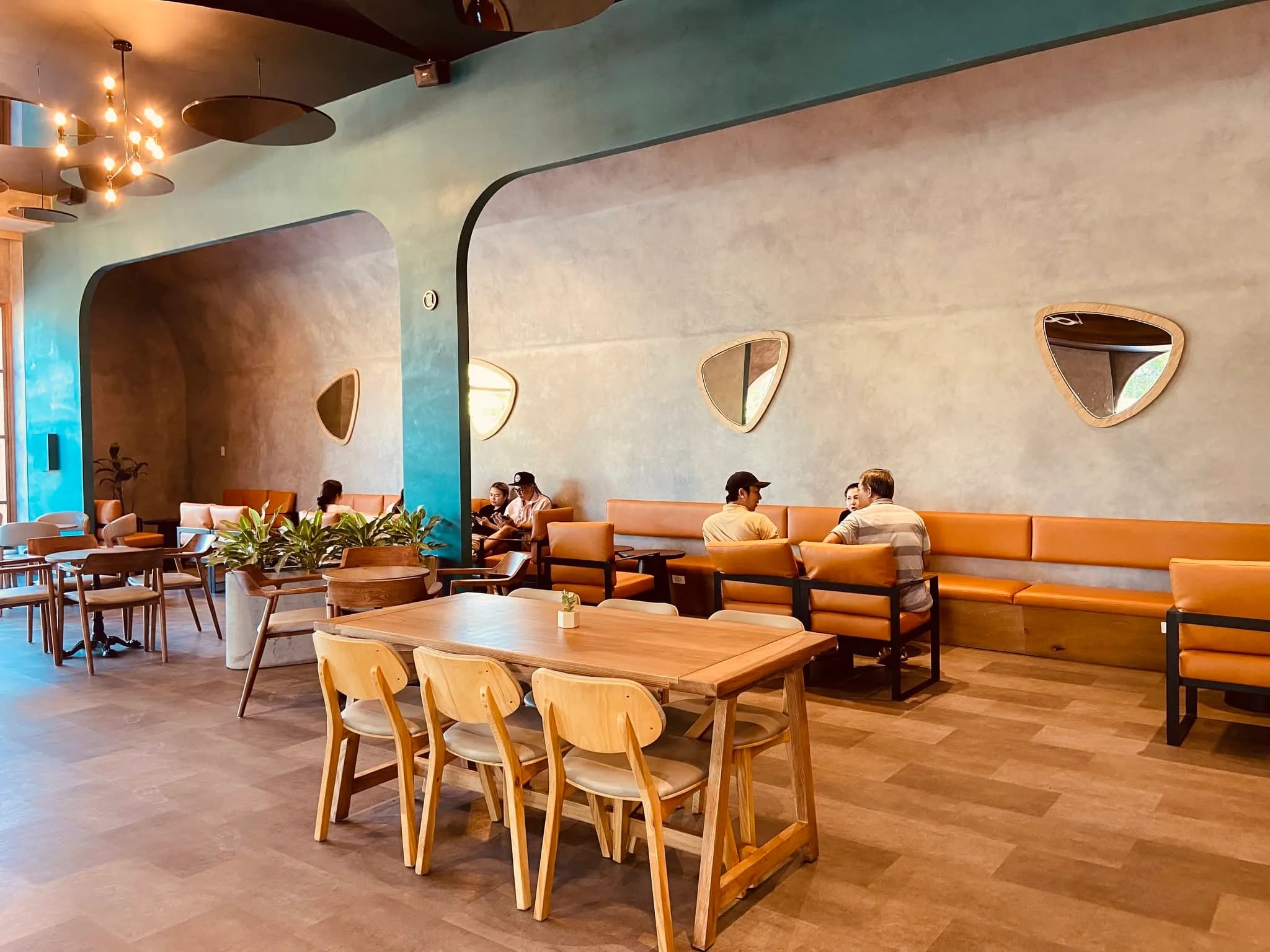 Lumos Coffee — sắc bê tông hiện đại — bê tông, hình ảnh thực tế 9