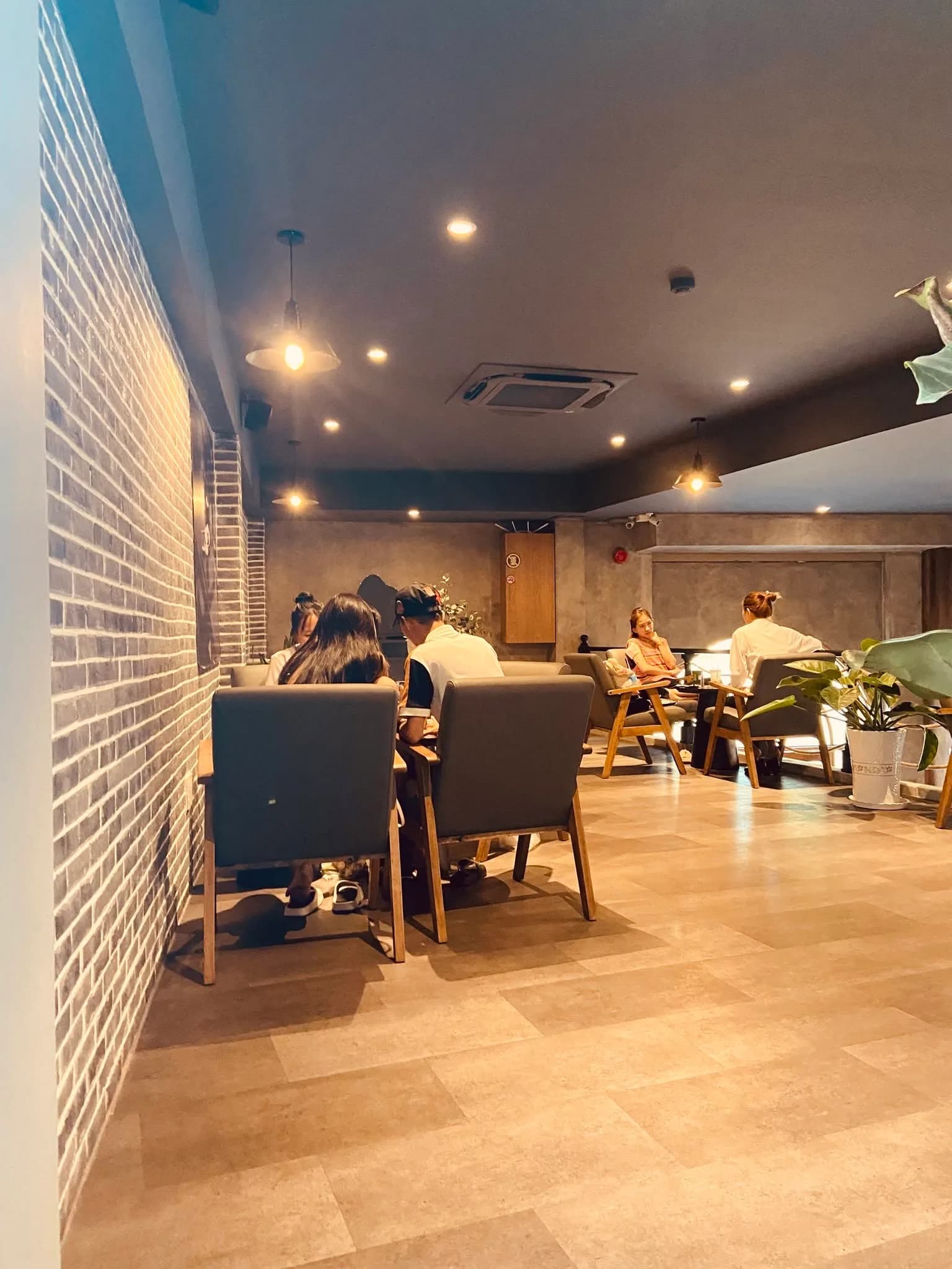 Lumos Coffee — sắc bê tông hiện đại — bê tông, hình ảnh thực tế 10