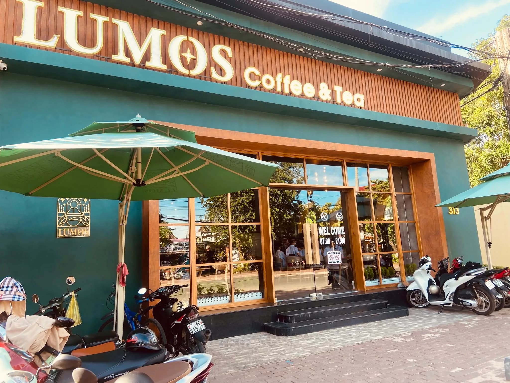 Lumos Coffee — sắc bê tông hiện đại — bê tông, hình ảnh thực tế 12