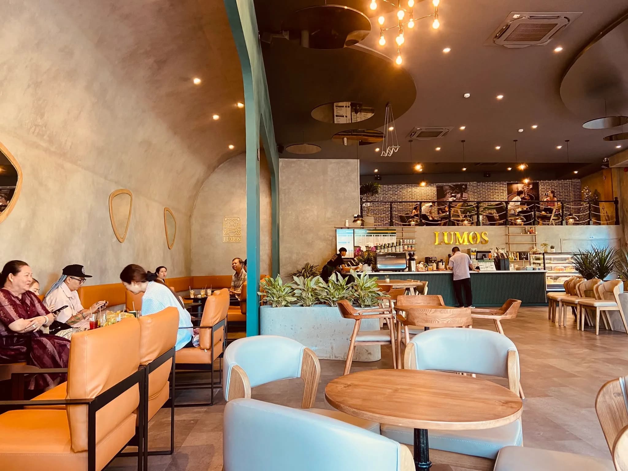 Lumos Coffee — sắc bê tông hiện đại — bê tông, hình ảnh thực tế 14