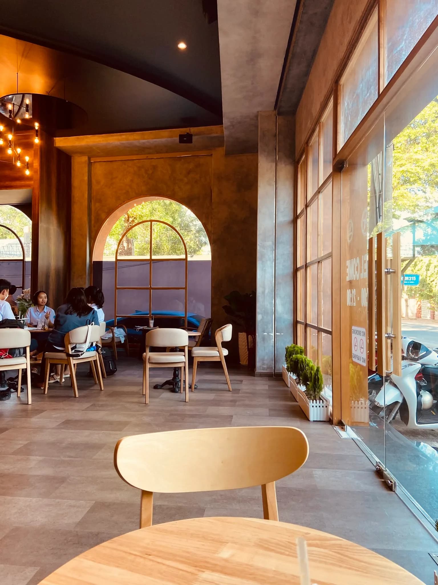 Lumos Coffee — sắc bê tông hiện đại — bê tông, hình ảnh thực tế 15