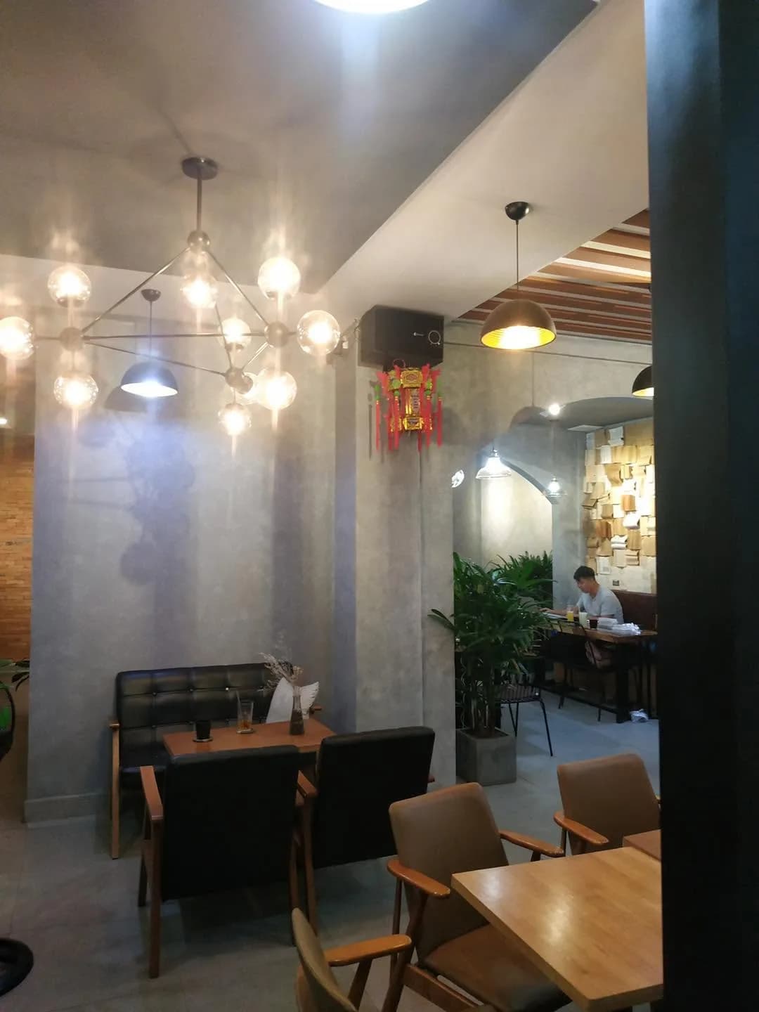 Cà phê Huỳnh Văn Nghệ — sắc bê tông mộc — bê tông, hình ảnh thực tế 2