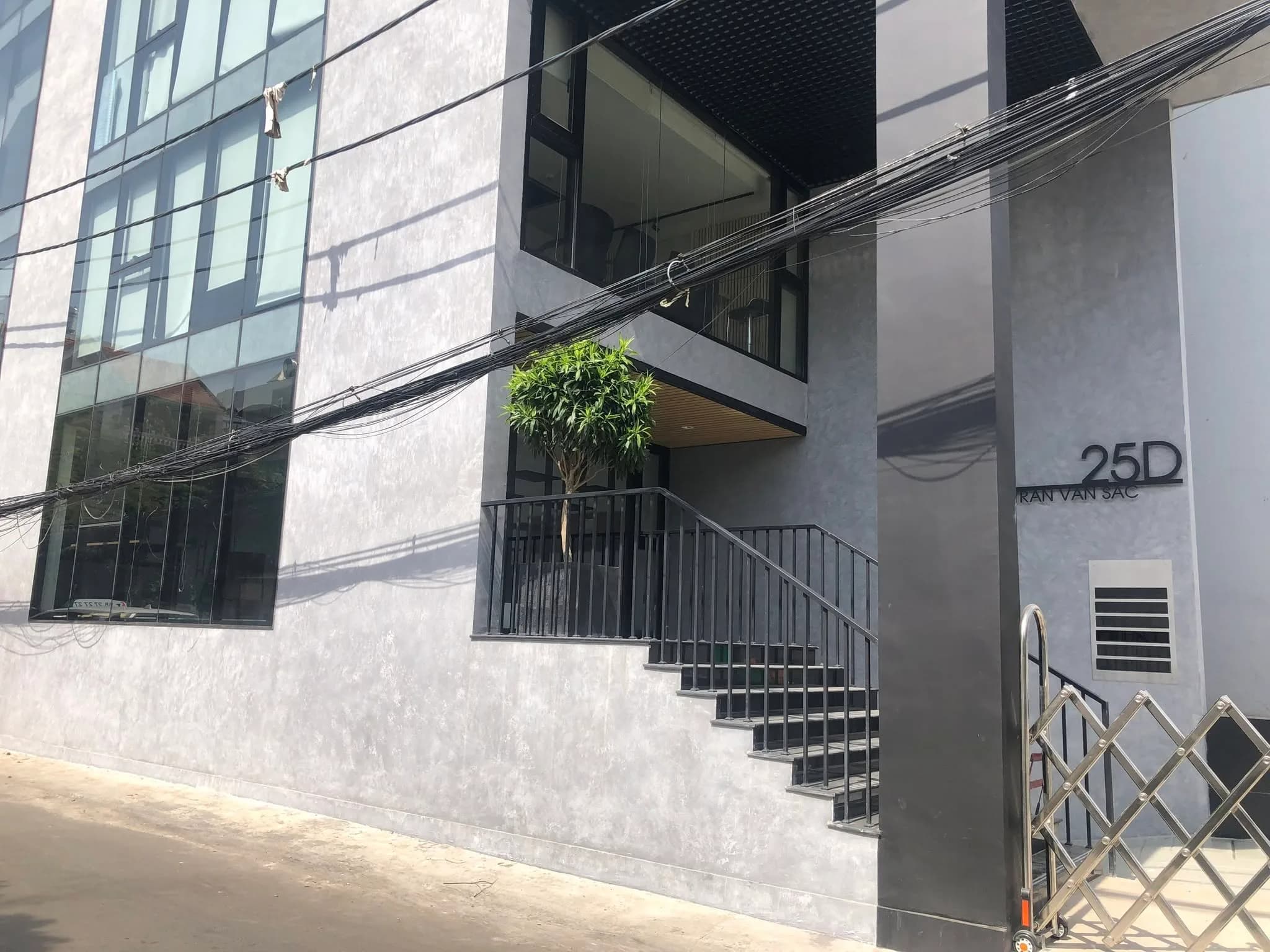 Văn phòng Trần Văn Sát — bê tông, hình ảnh thực tế 12