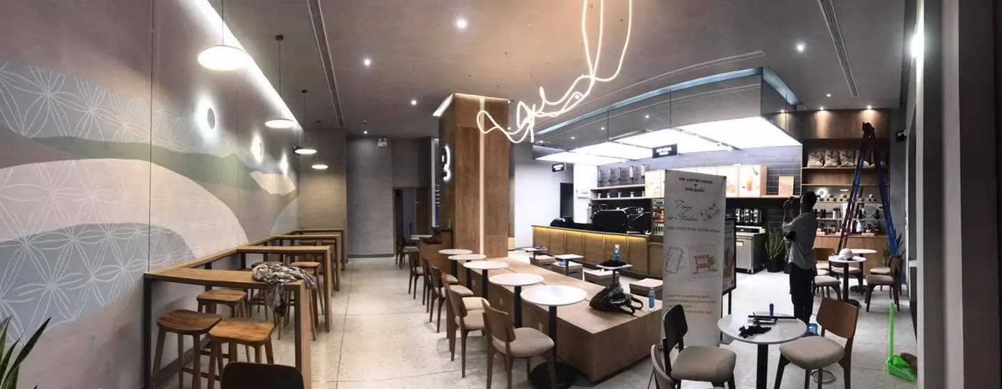 VinWonders Phú Quốc — không gian cà phê — bê tông, hình ảnh thực tế 6